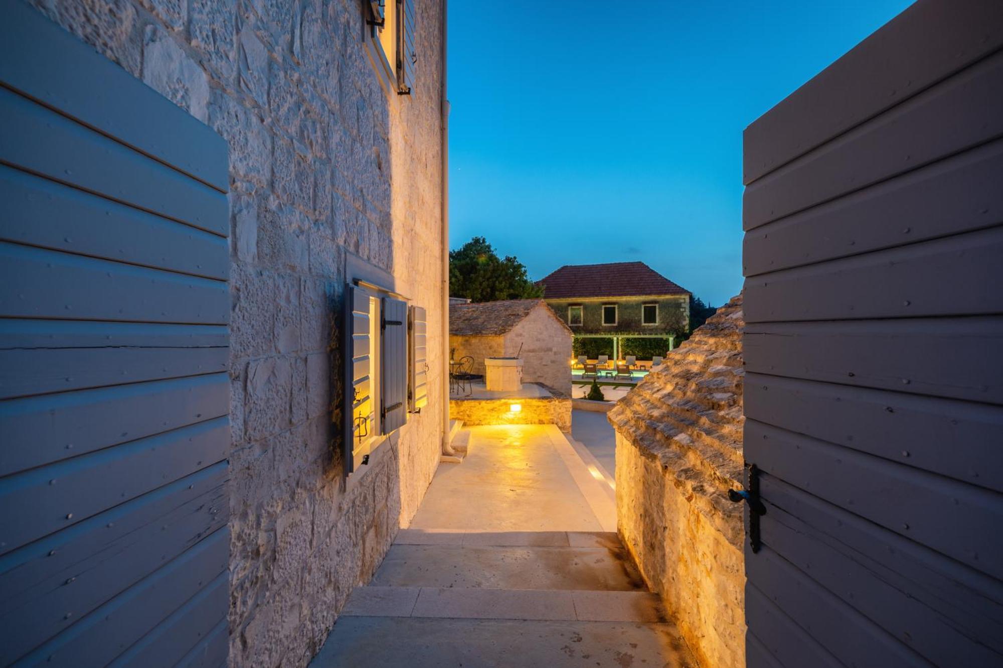Villa Komelo Škrip Buitenkant foto