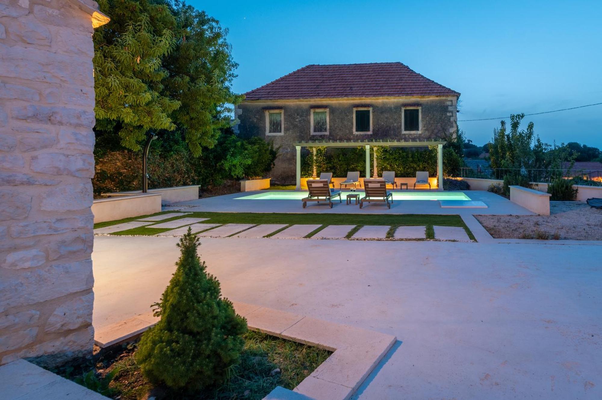 Villa Komelo Škrip Buitenkant foto