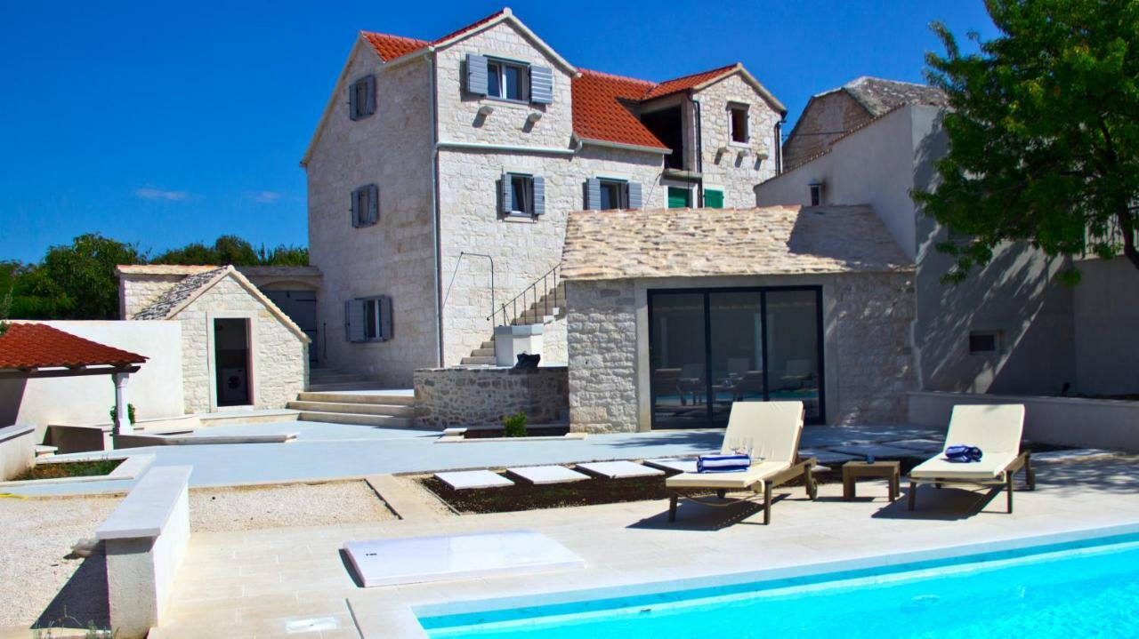 Villa Komelo Škrip Buitenkant foto